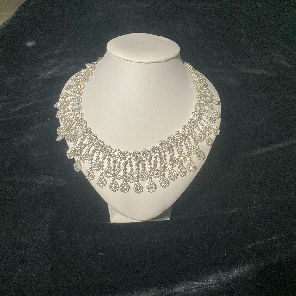 Elegant Silver Necklace